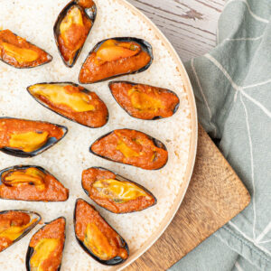 moules farcies, avec un coulis de tomates légèrement relevé