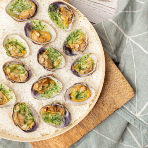 palourdes farcies, ici au beurre persillé