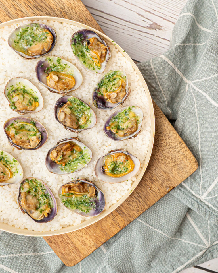 palourdes farcies, ici au beurre persillé